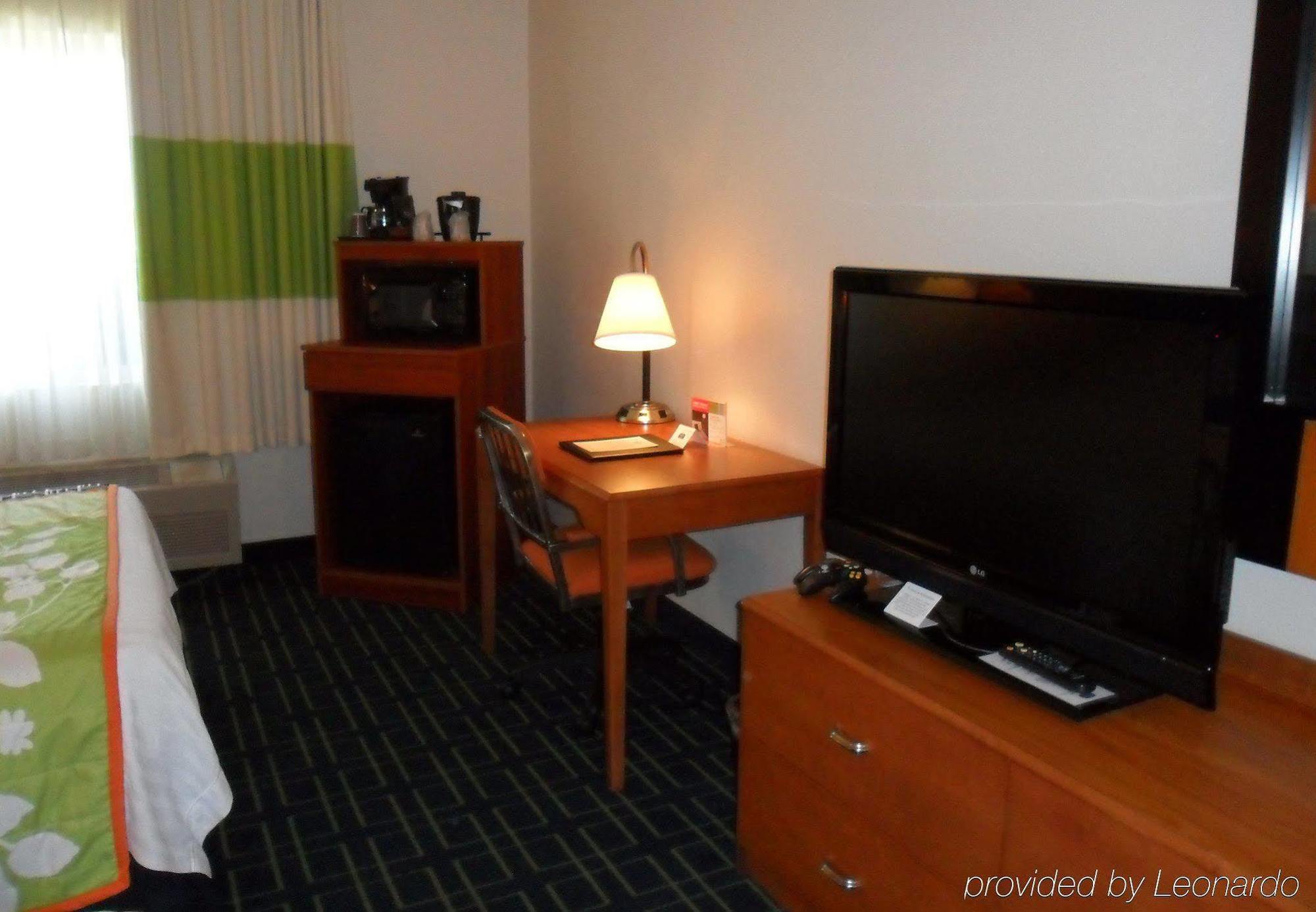 Fairfield Inn & Suites Colorado Springs South Room photo